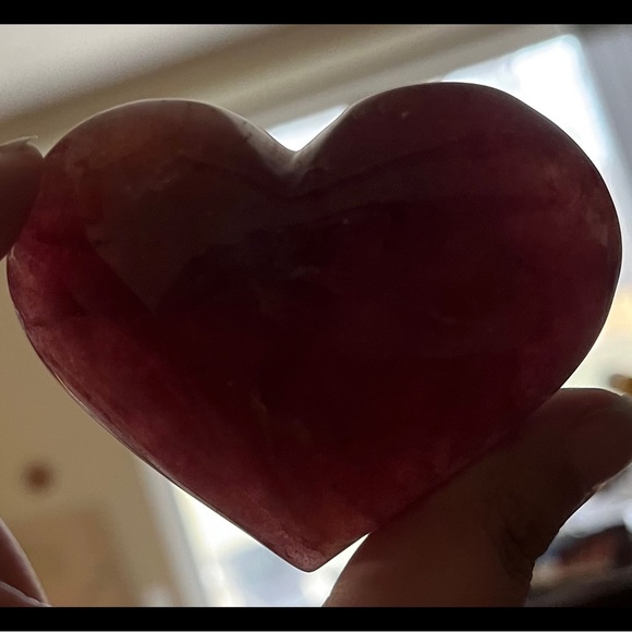 Tanzberry Quartz Polished Heart Carving - Picture 4 of 6